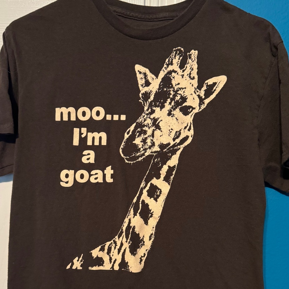 Moo... I'm a Goat Funny Giraffe Graphic Tee Nerd Geek Humor T-Shirt Y2K